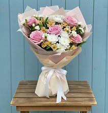 Букет цветов из:  Гвоздики, Орхидеи и Розы #REPLACE_PRED# Дербентской