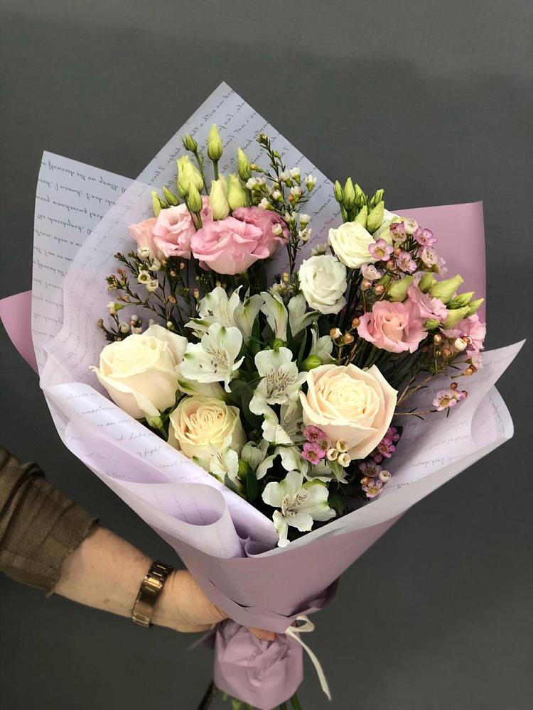 Букет цветов из: Альстромерии, Розы и Лизиантусы в Дербентской