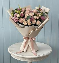 Букет цветов из:  Розы и Лизиантусы в Дербентской