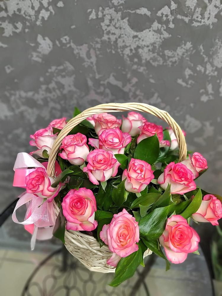 Цветочная композиция из Розы в корзине в Дербентской