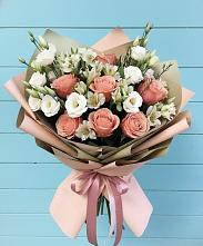 Букет цветов из:  Розы, Альстромерии и Лизиантусы в Дербентской