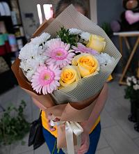 Букет цветов из:  Герберы, Розы и Хризантемы в Дербентской