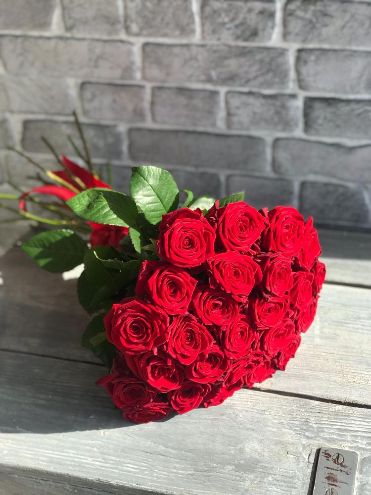 Букет Красные розы Фридом в Дербентской