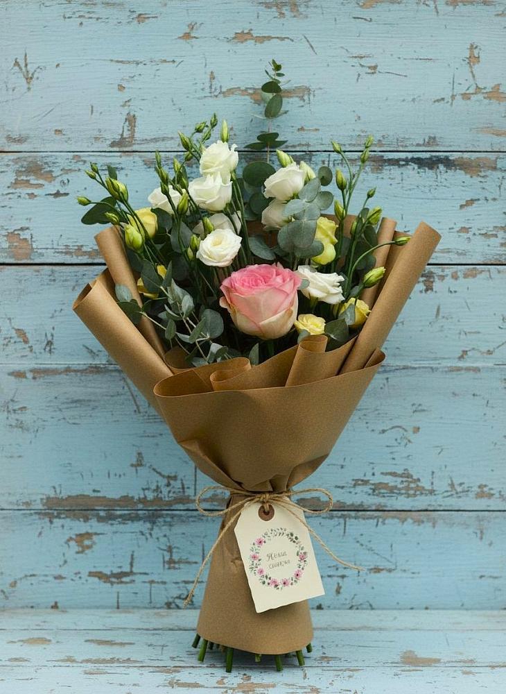 Букет цветов из: Розы и Лизиантусы в Дербентской