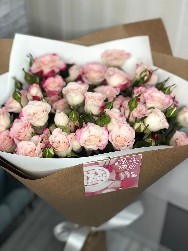 Букет цветов из: Розы в Дербентской