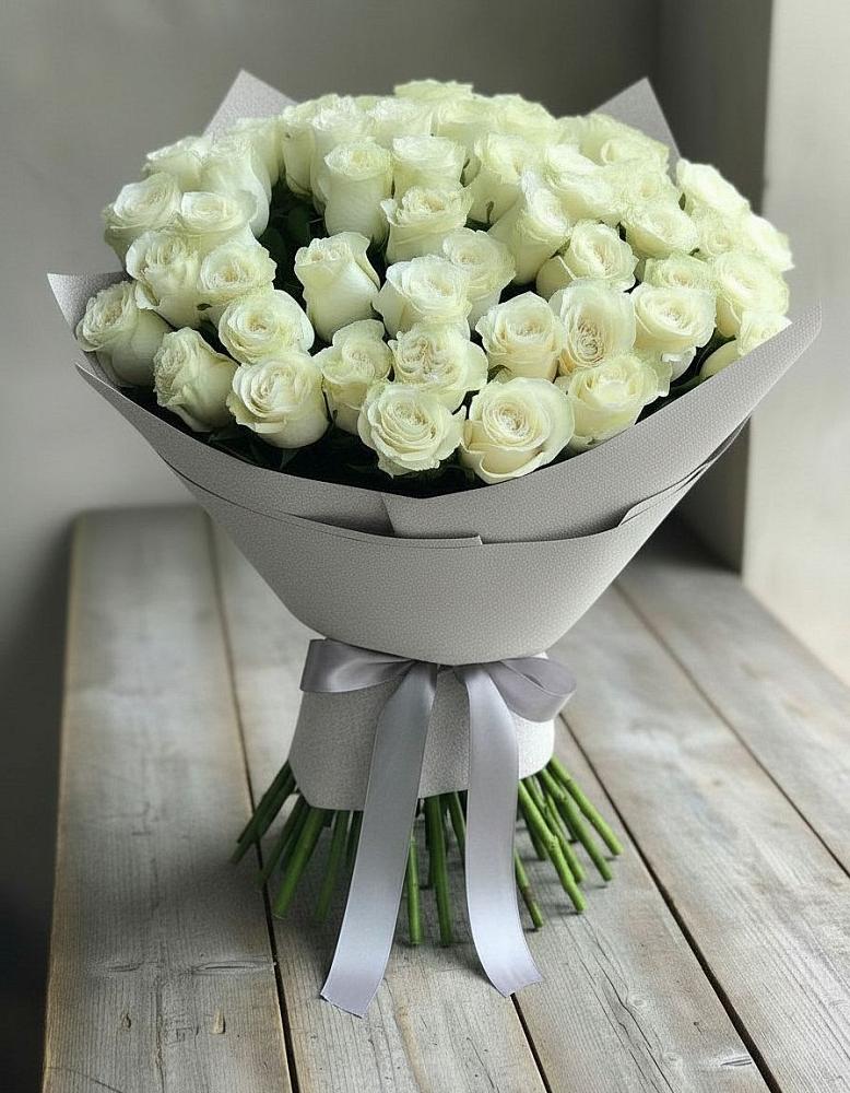 Букет 35 Белых роз в Дербентской