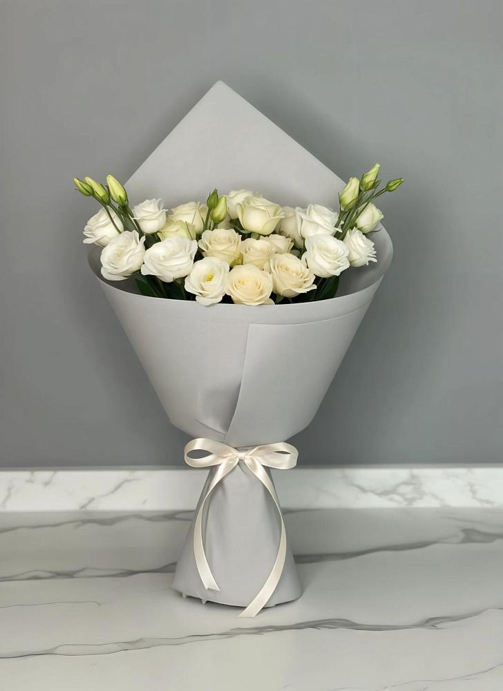 Букет цветов из: Розы и Лизиантусы в Дербентской