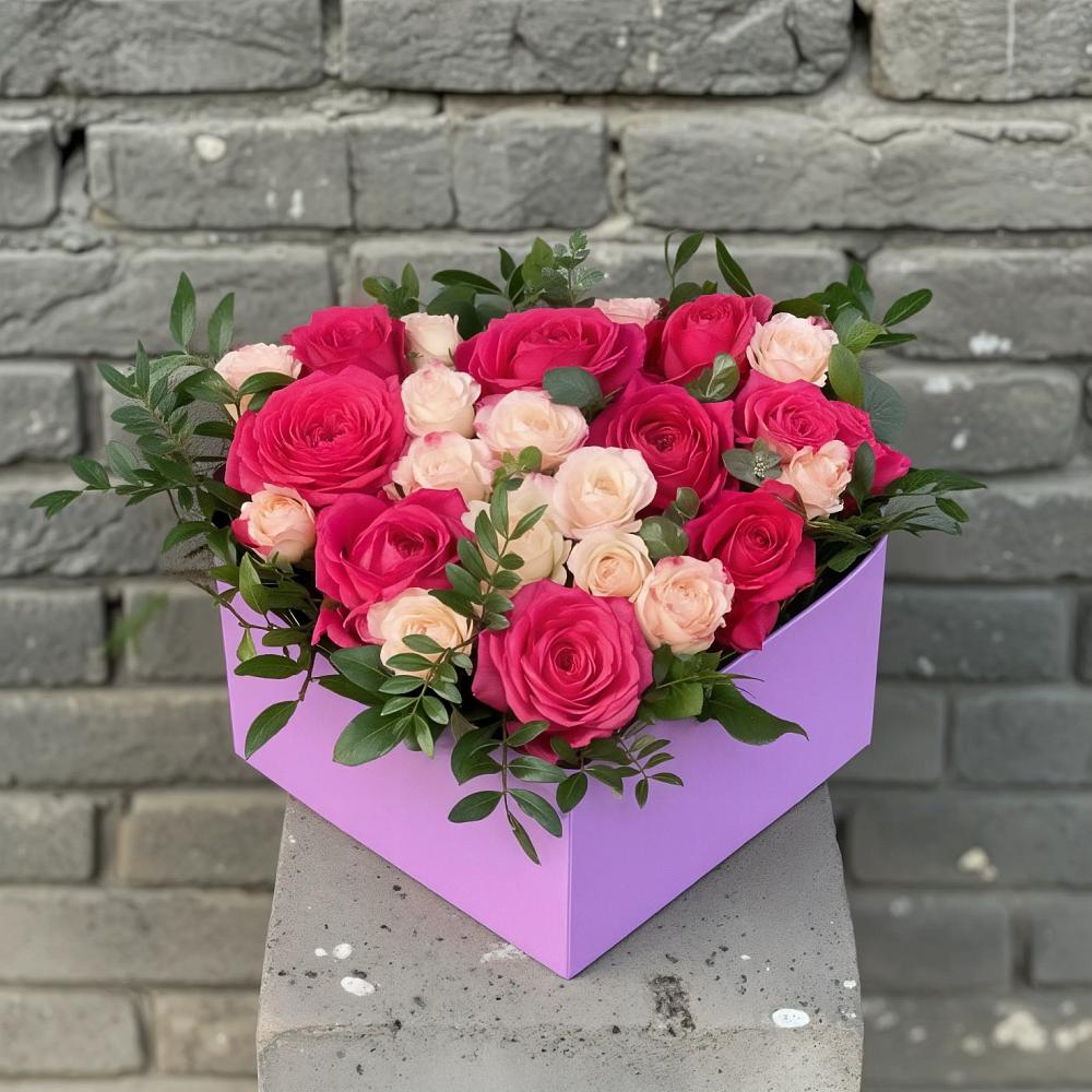 Цветочная композиция из Розы в коробке в Дербентской