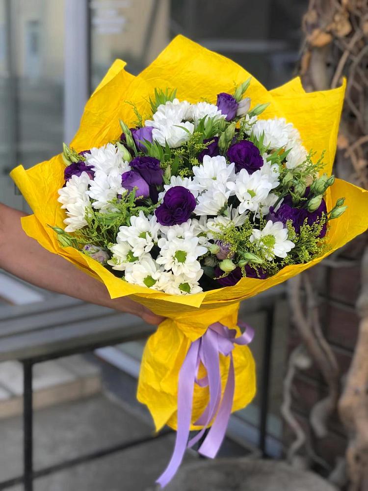 Букет цветов из: Ирисы, Хризантемы и Ромашки в Дербентской