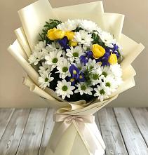 Букет цветов из:  Ирисы, Хризантемы и Розы #REPLACE_PRED# Дербентской