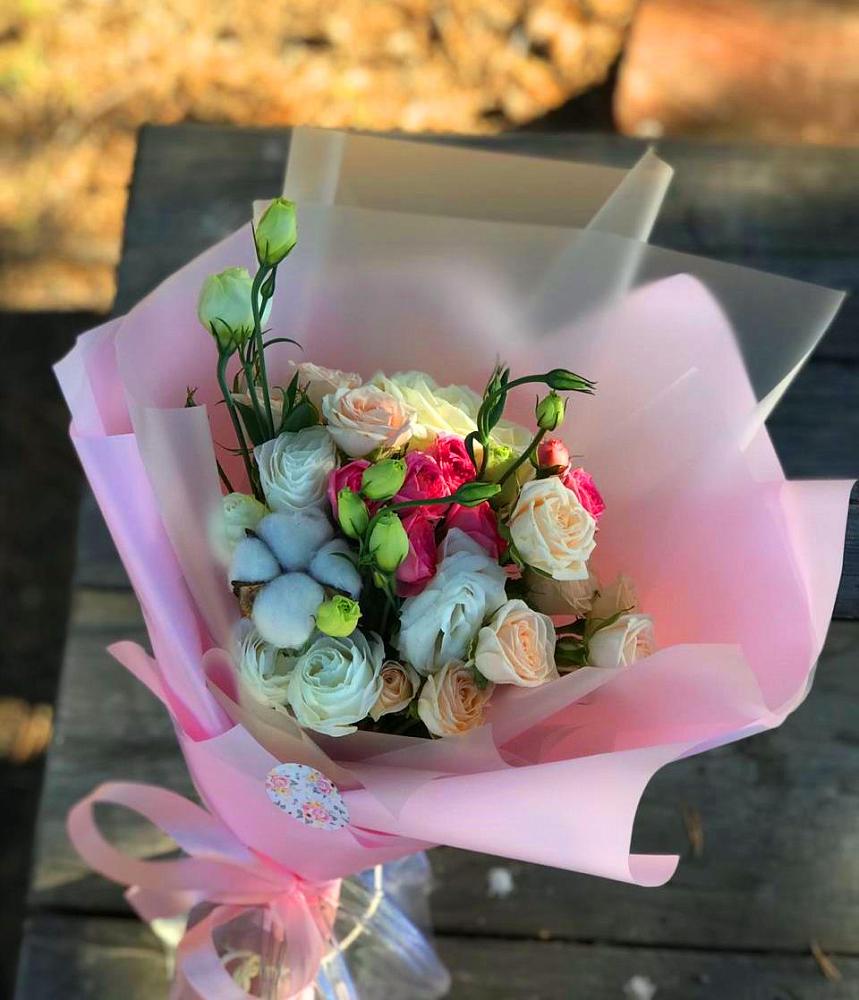 Букет цветов из: Розы и Лизиантусы в Дербентской