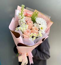 Букет цветов из:  Хризантемы и Розы в Дербентской