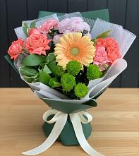 Букет цветов из:  Гвоздики, Розы, Герберы и Хризантемы в Дербентской