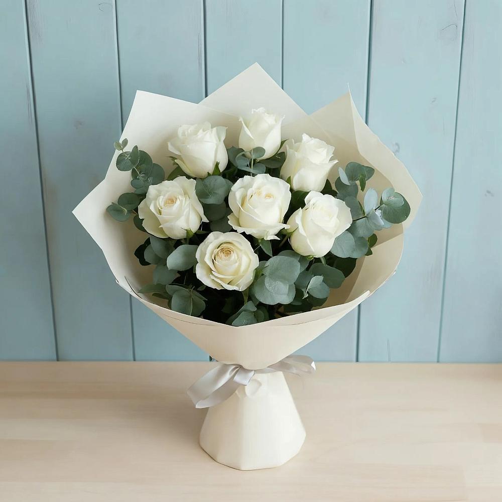 Букет Белые розы в Эвкалипте в Дербентской
