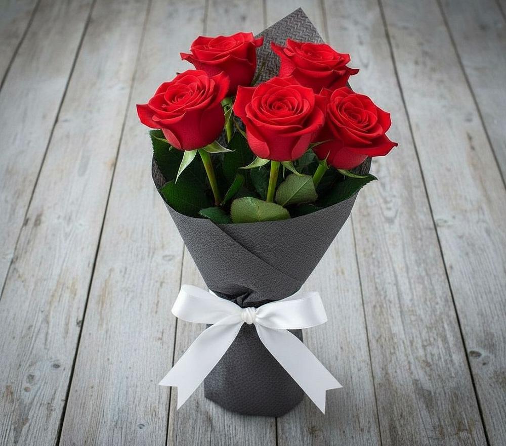 Букет 5 Красных роз Эдлесс Лав в Дербентской