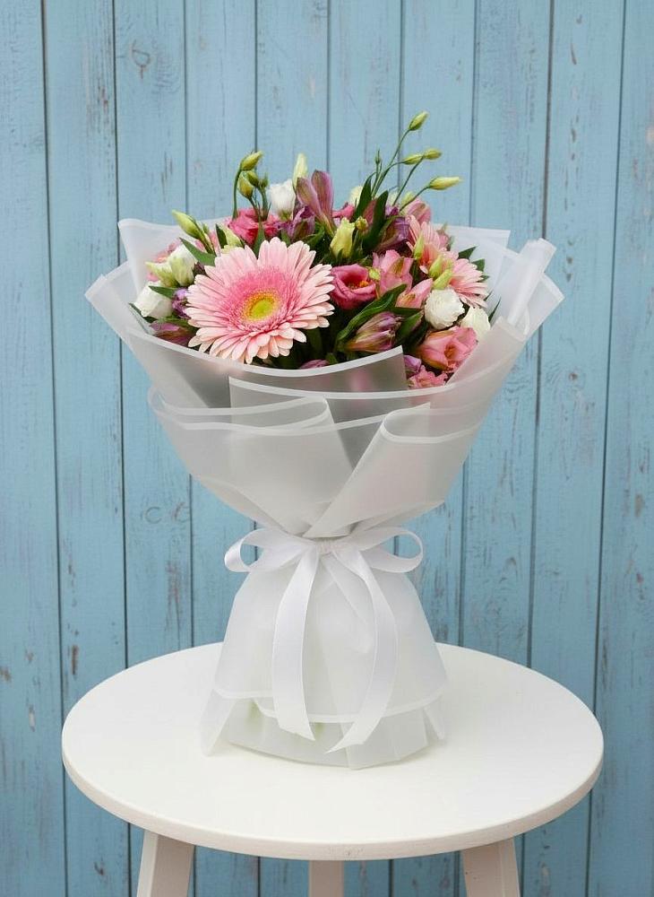 Букет цветов из: Герберы, Альстромерии и Лизиантусы в Дербентской