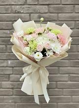 Букет цветов из:  Гвоздики, Розы, Лизиантусы и Хризантемы #REPLACE_PRED# Дербентской