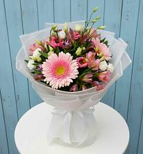 Букет цветов из:  Герберы, Альстромерии и Лизиантусы в Дербентской