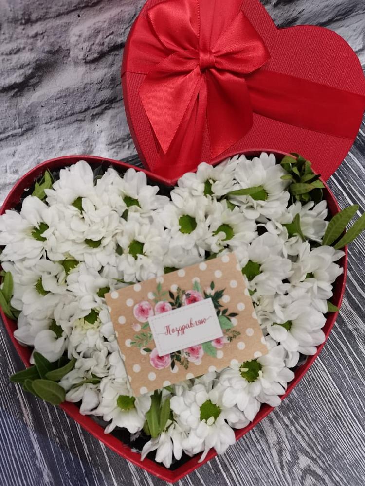 Цветочная композиция из Хризантемы в виде сердца в Дербентской