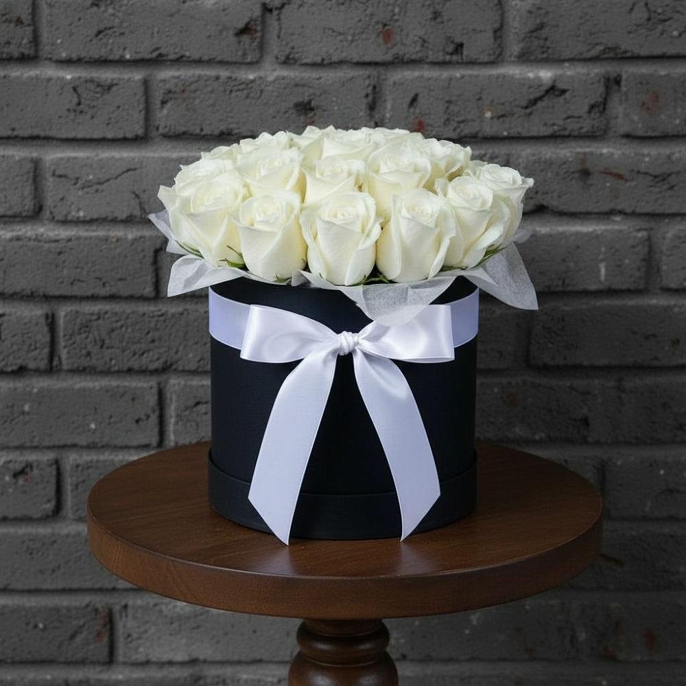 Цветочная композиция из Розы в шляпной коробке в Дербентской