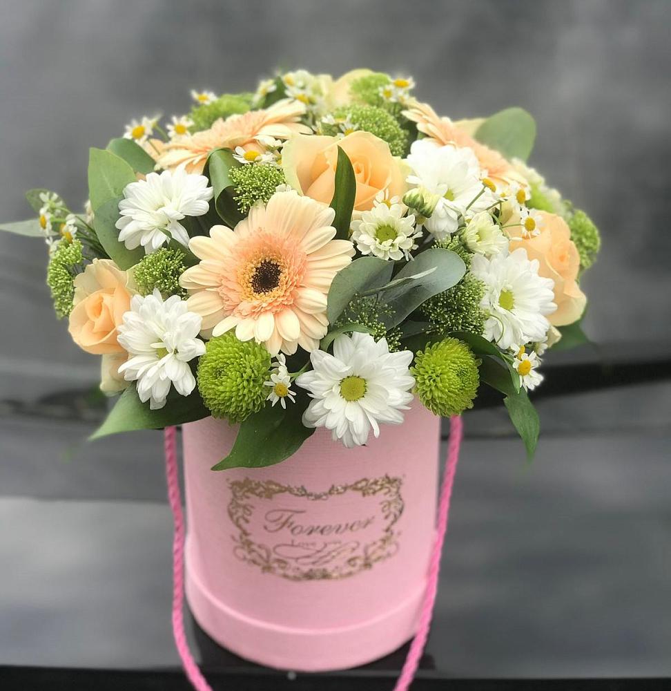 Цветочная композиция из Розы, Герберы и Хризантемы в шляпной коробке в Дербентской