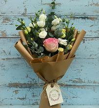 Букет цветов из:  Розы и Лизиантусы в Дербентской