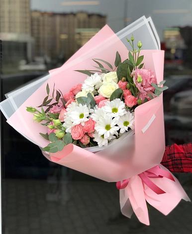 Букет цветов из: Розы, Лизиантусы и Хризантемы в Дербентской