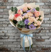 Букет цветов из:  Розы, Лизиантусы и Гвоздики в Дербентской