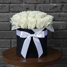 Цветочная композиция из Розы в шляпной коробке в Дербентской