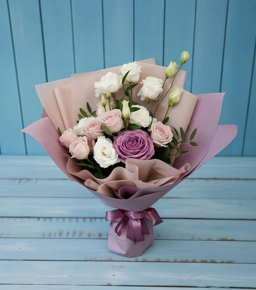 Букет цветов из: Розы и Лизиантусы в Дербентской